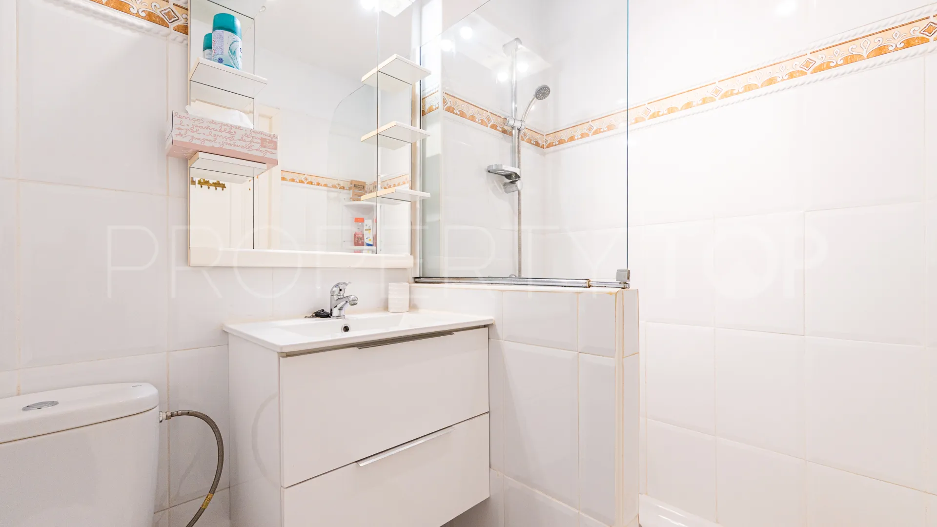 Calahonda, duplex planta baja con 2 dormitorios en venta
