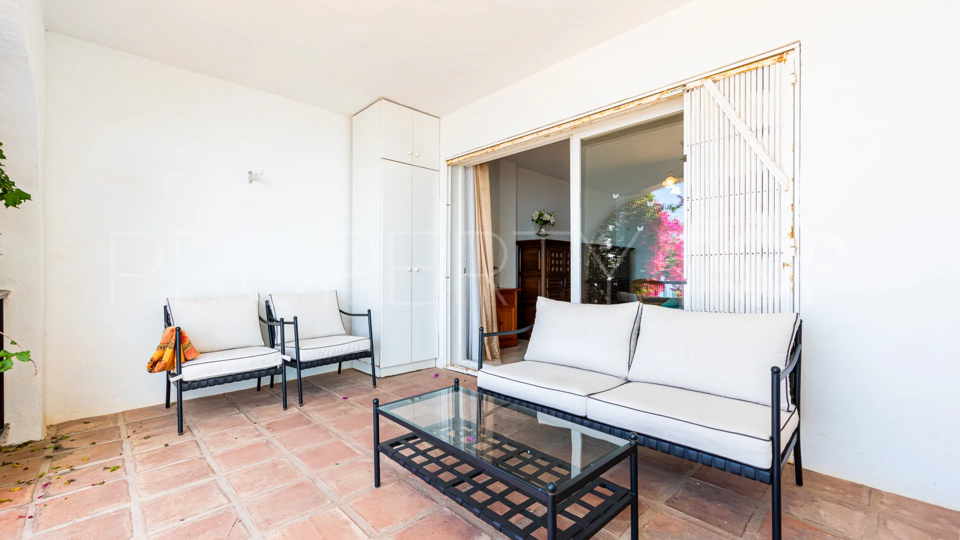 Calahonda, duplex planta baja con 2 dormitorios en venta