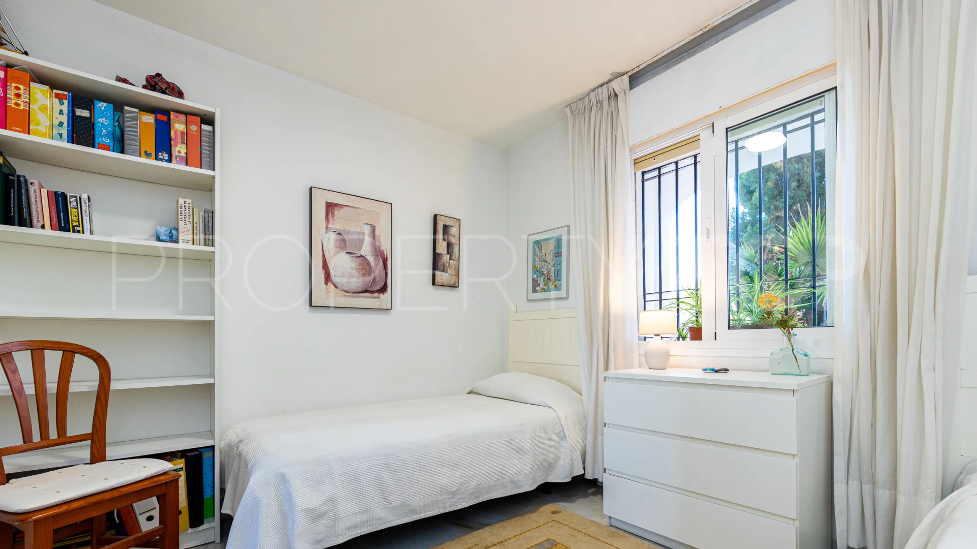 Calahonda, duplex planta baja con 2 dormitorios en venta