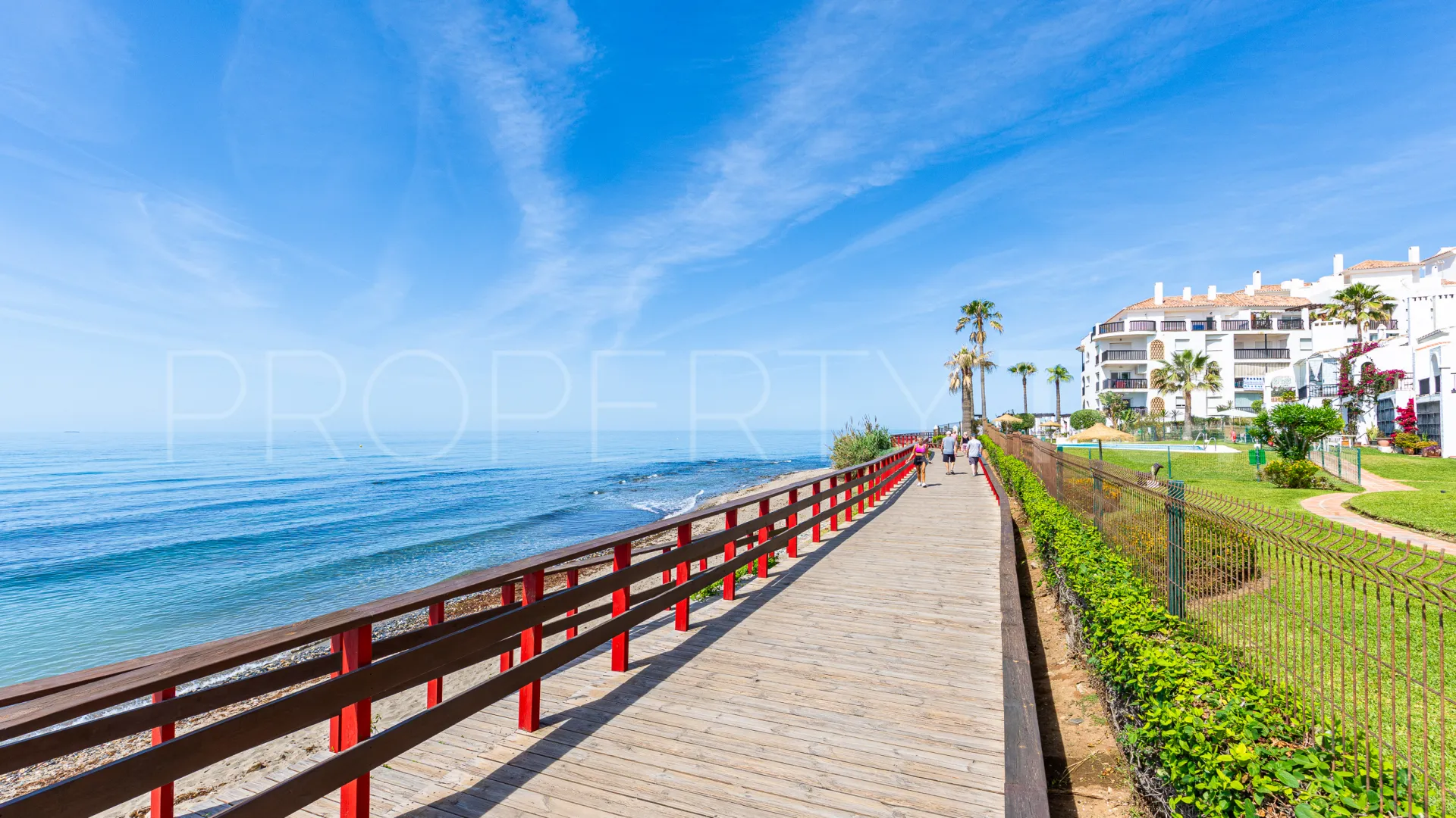 Calahonda, duplex planta baja con 2 dormitorios en venta