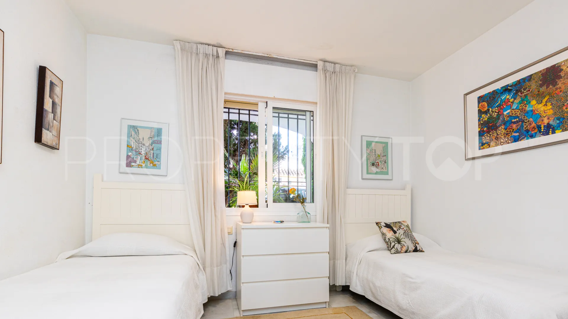 Calahonda, duplex planta baja con 2 dormitorios en venta