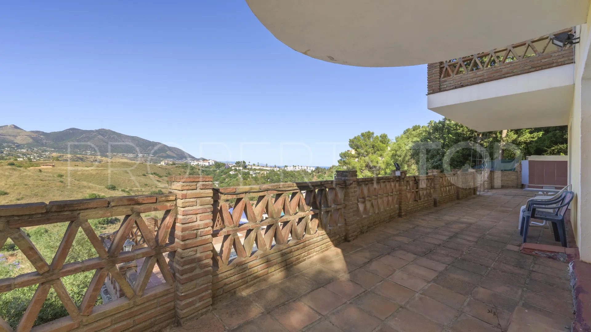 Sierrezuela 4 bedrooms villa for sale