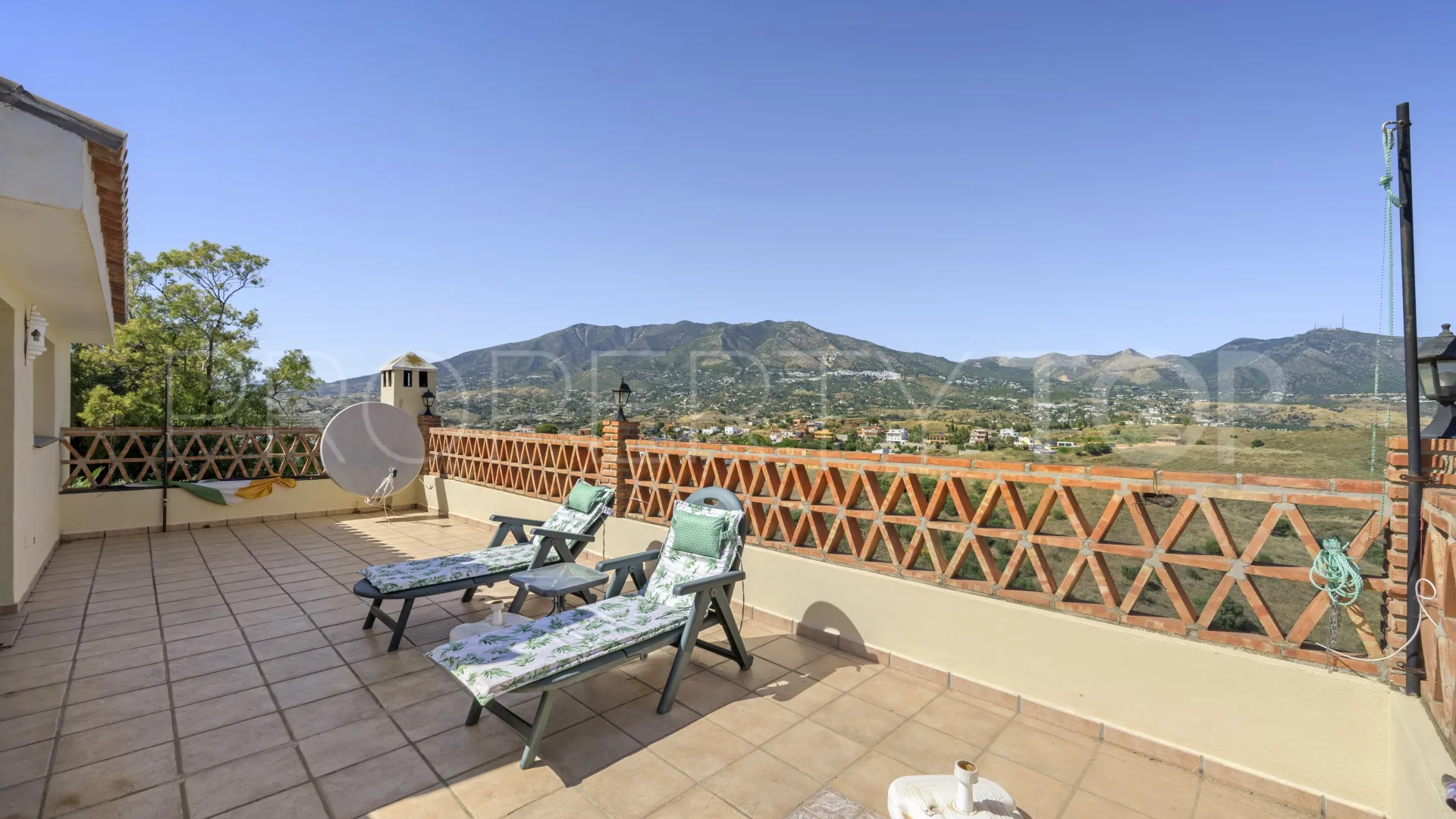 Sierrezuela 4 bedrooms villa for sale