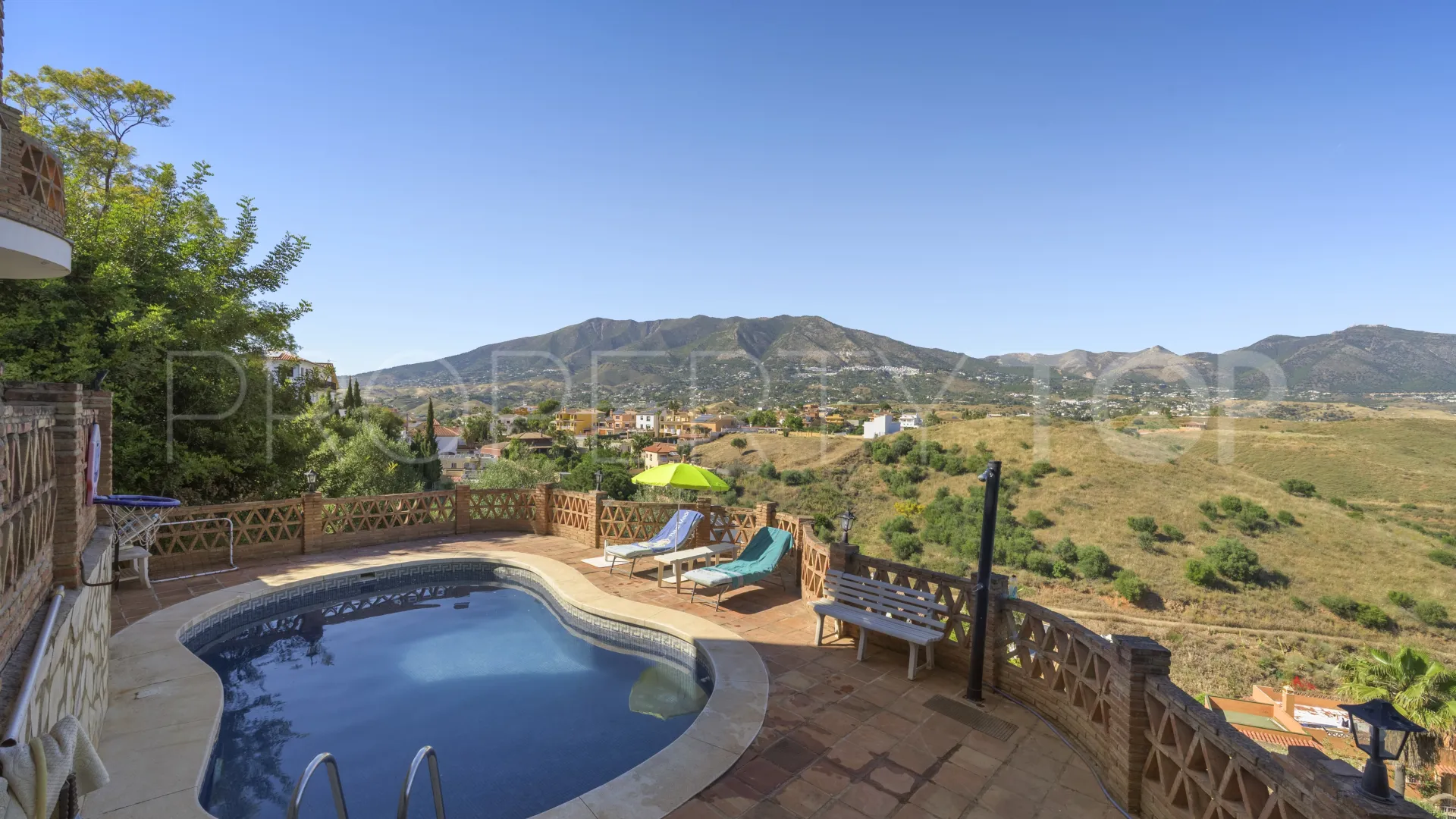 Sierrezuela 4 bedrooms villa for sale