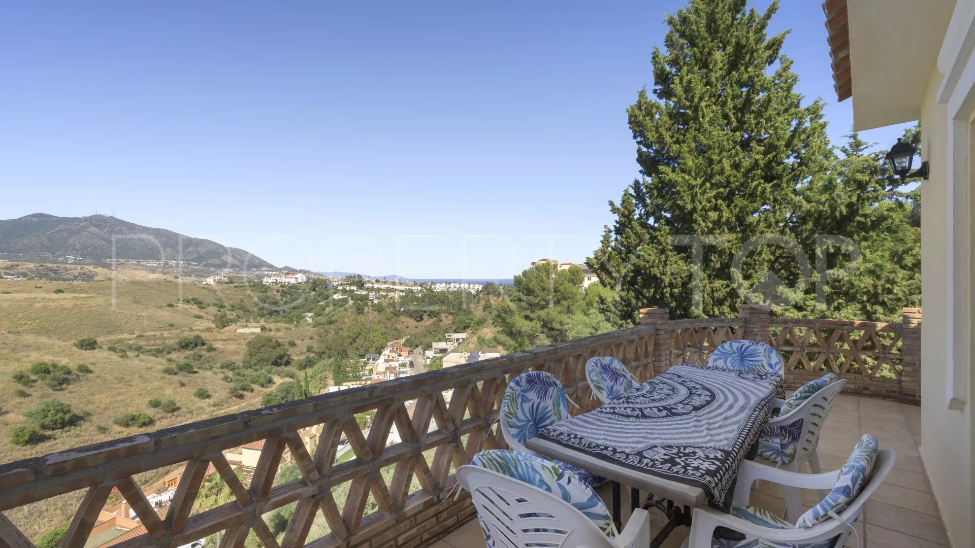 Sierrezuela 4 bedrooms villa for sale