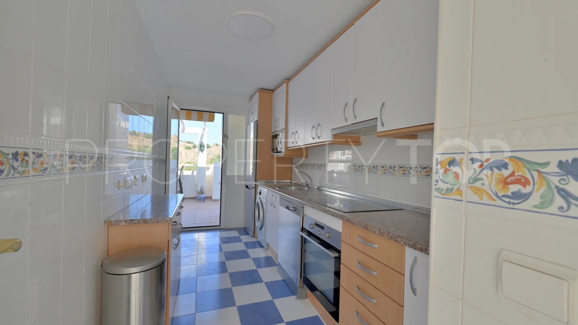 Penthouse with 2 bedrooms for sale in Calahonda
