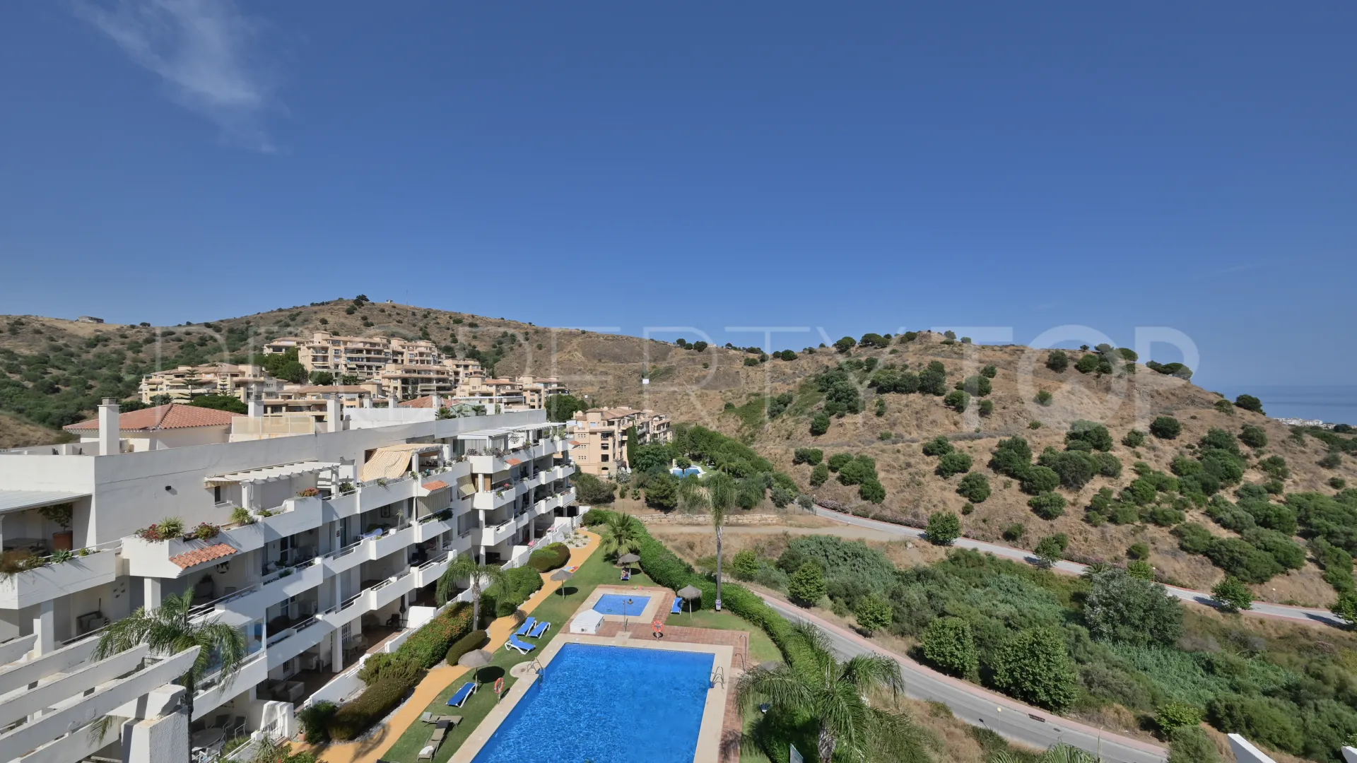 Penthouse with 2 bedrooms for sale in Calahonda