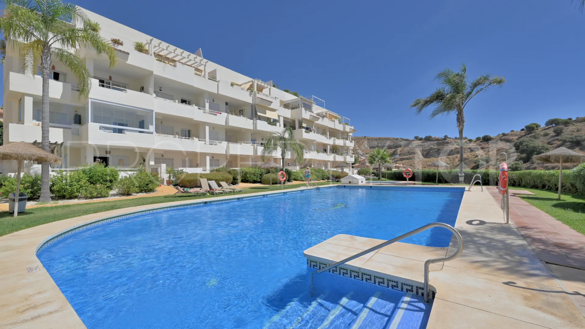 Penthouse with 2 bedrooms for sale in Calahonda
