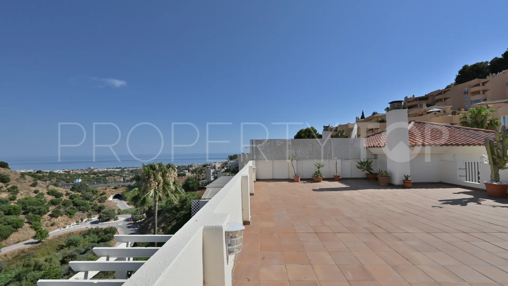 Penthouse with 2 bedrooms for sale in Calahonda