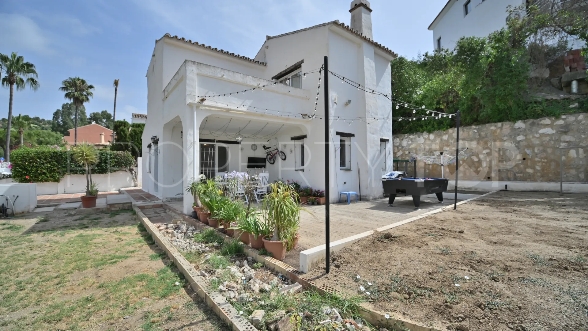 Calahonda, villa de 2 dormitorios en venta