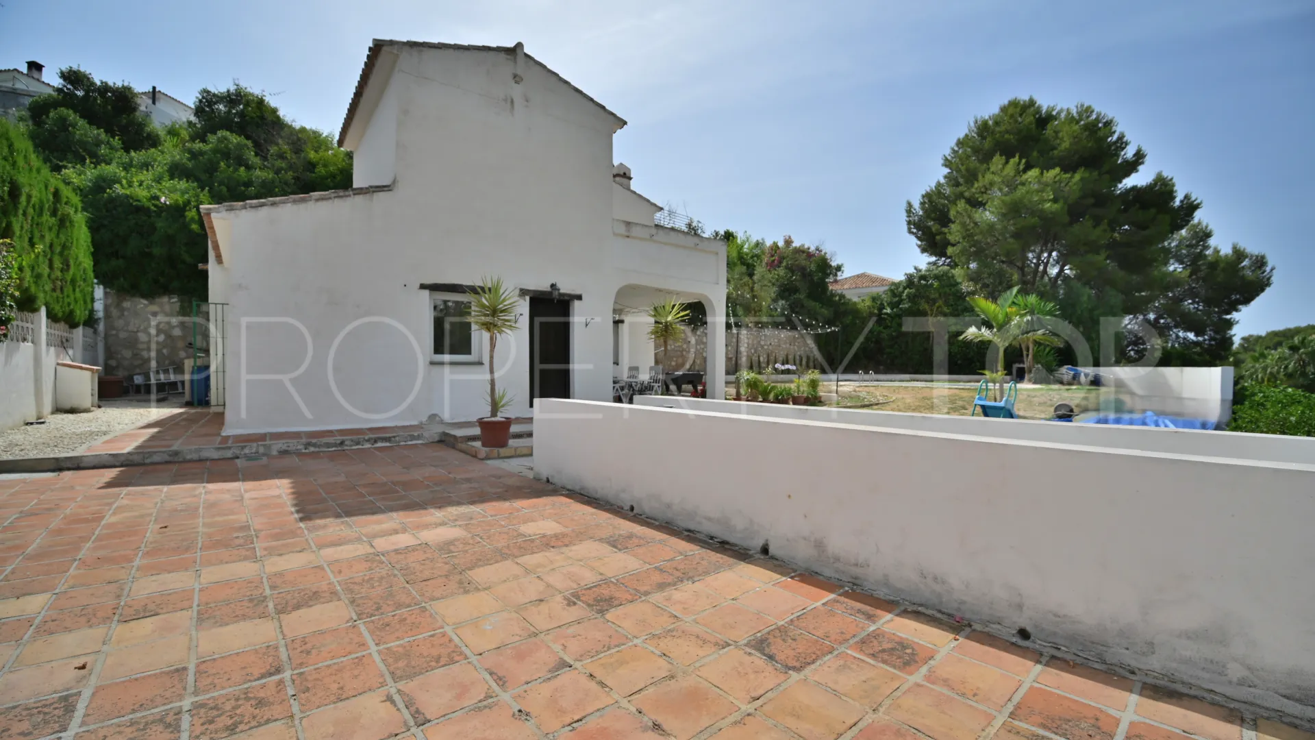 Calahonda, villa de 2 dormitorios en venta