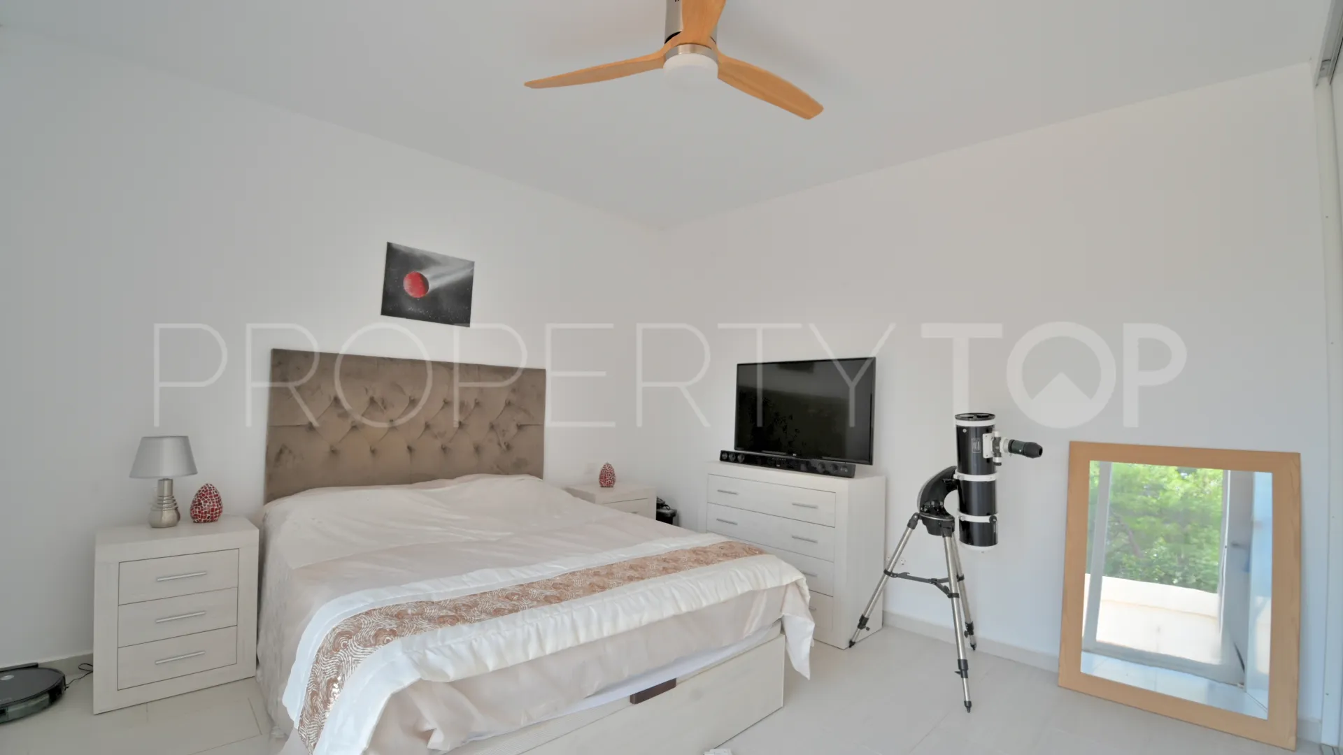 Calahonda, villa de 2 dormitorios en venta