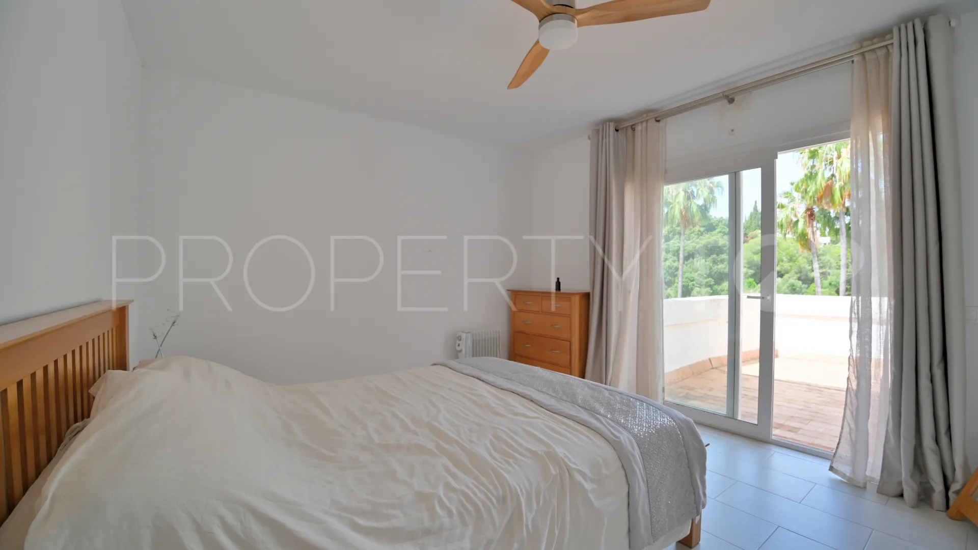 Calahonda, villa de 2 dormitorios en venta