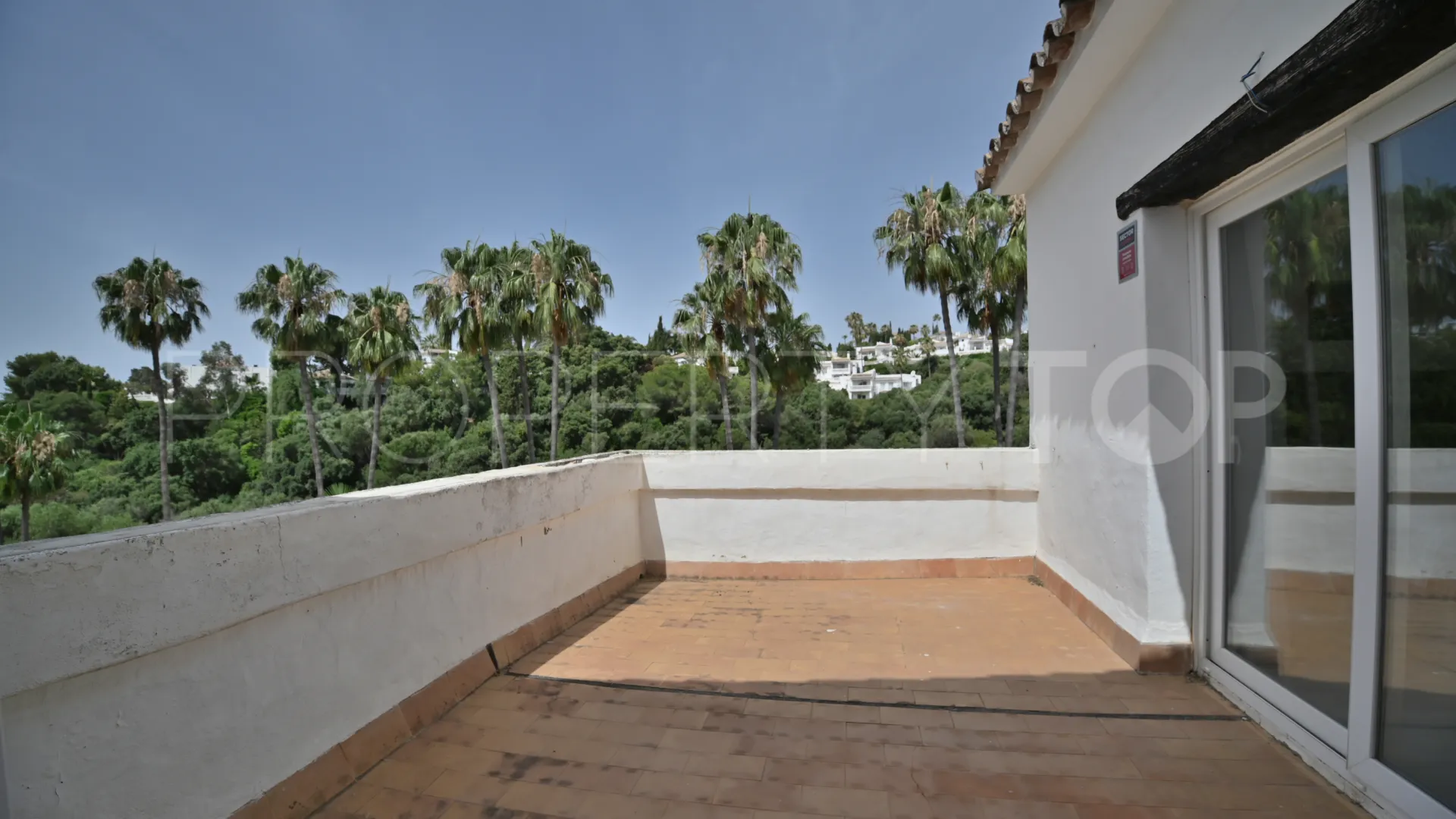 Calahonda, villa de 2 dormitorios en venta