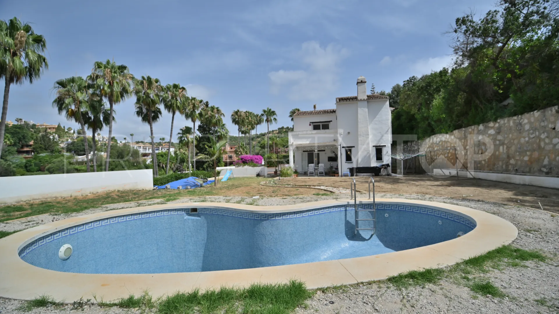 Calahonda, villa de 2 dormitorios en venta