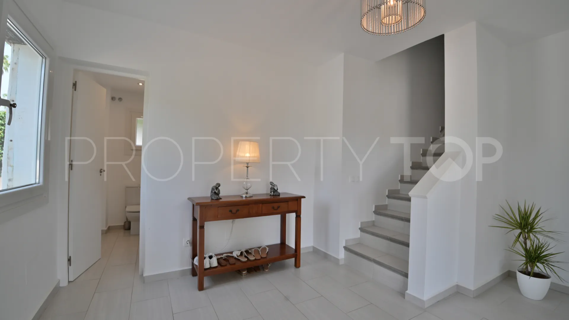 Calahonda, villa de 2 dormitorios en venta