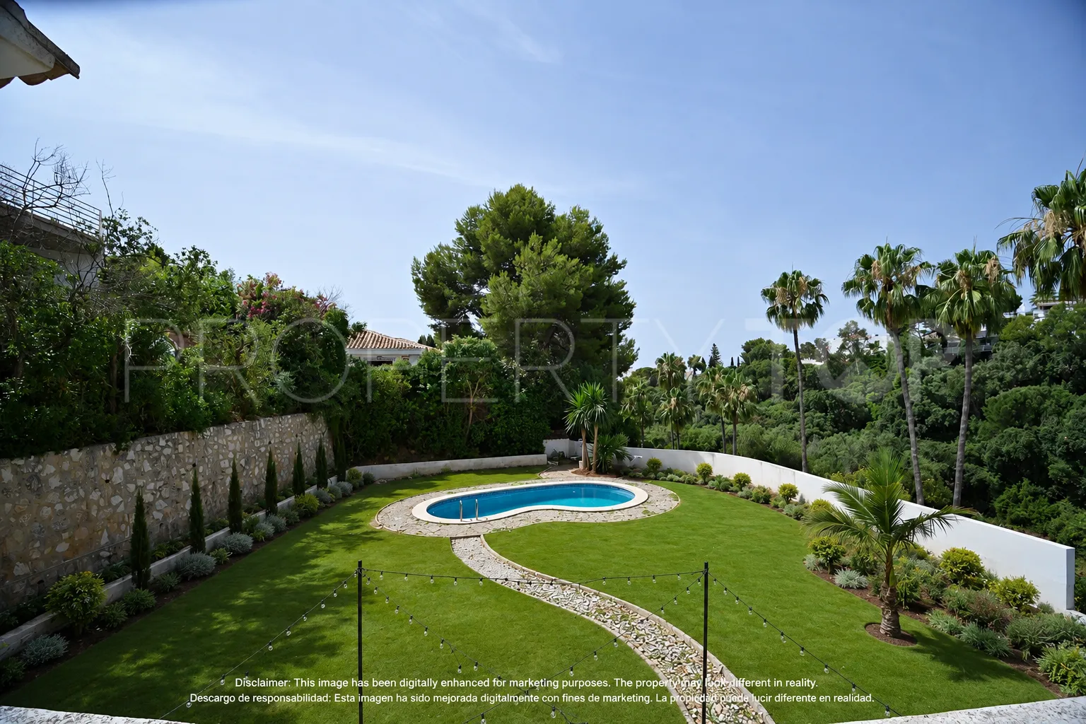 Calahonda, villa de 2 dormitorios en venta