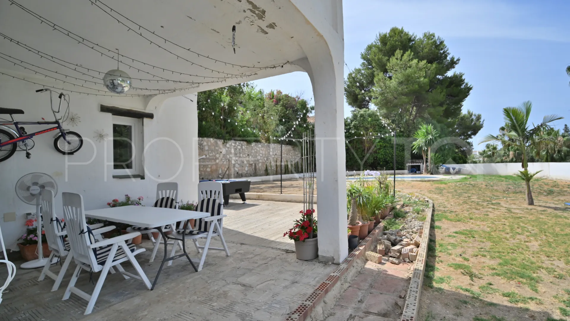 Calahonda, villa de 2 dormitorios en venta