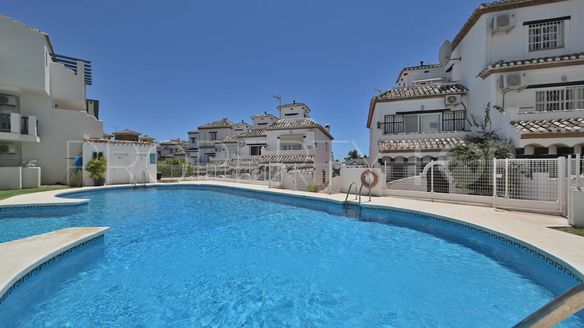 For sale town house in Calahonda