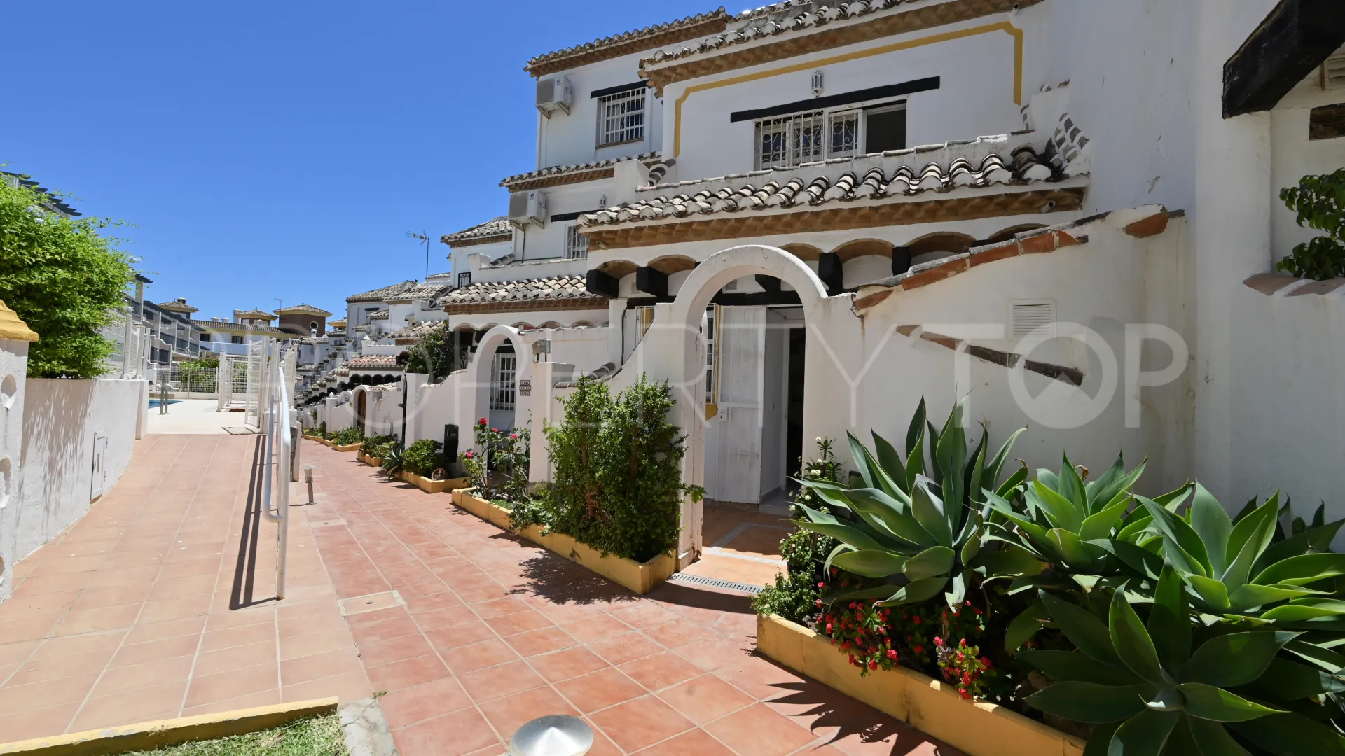 For sale town house in Calahonda