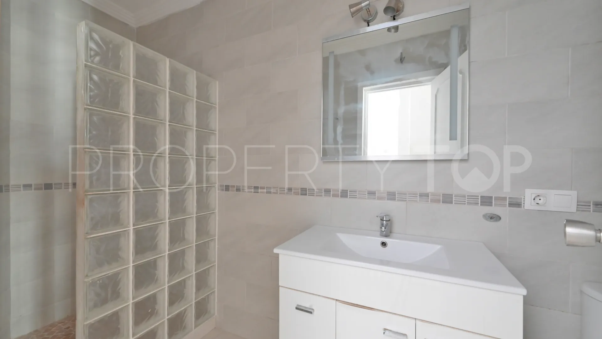 For sale town house in Calahonda