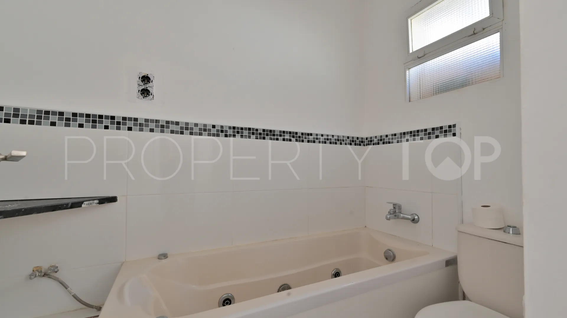 For sale town house in Calahonda
