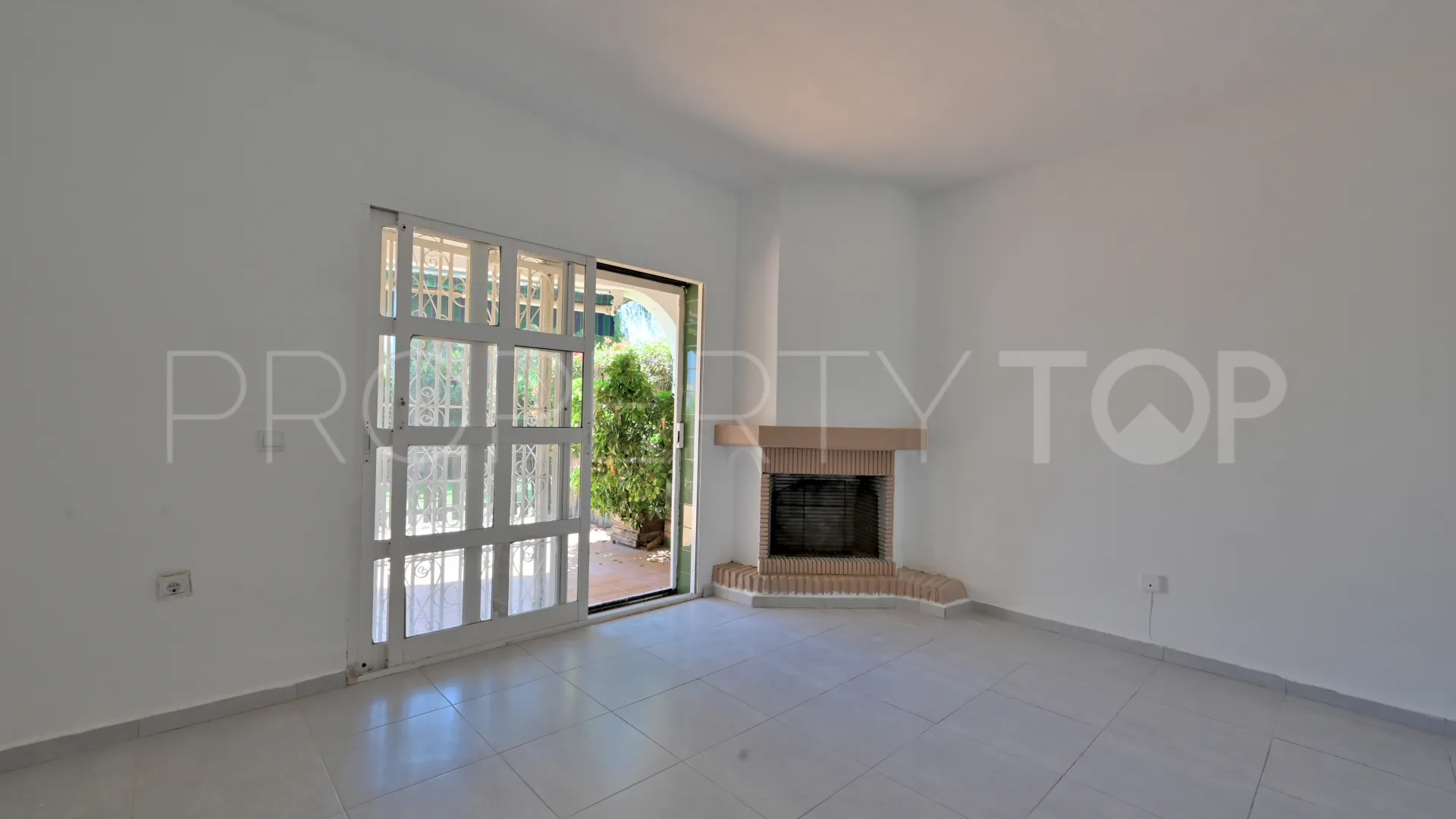 For sale town house in Calahonda