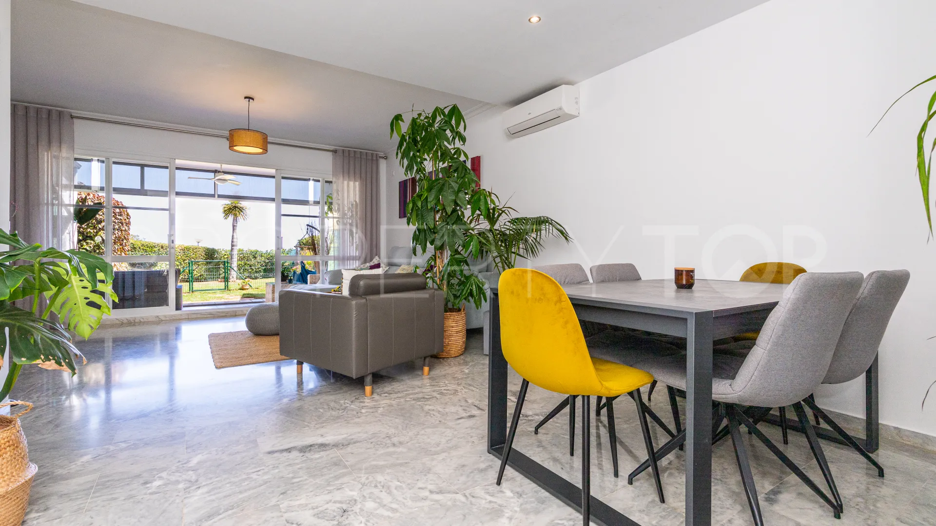 For sale Calahonda 4 bedrooms town house