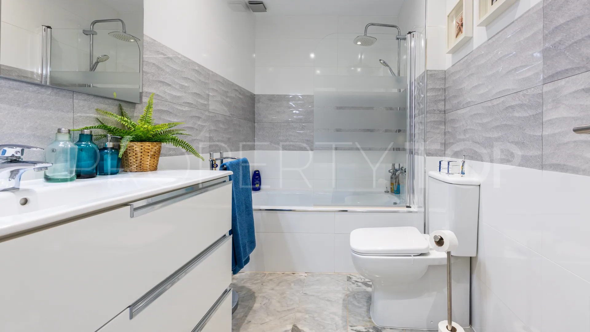 For sale Calahonda 4 bedrooms town house