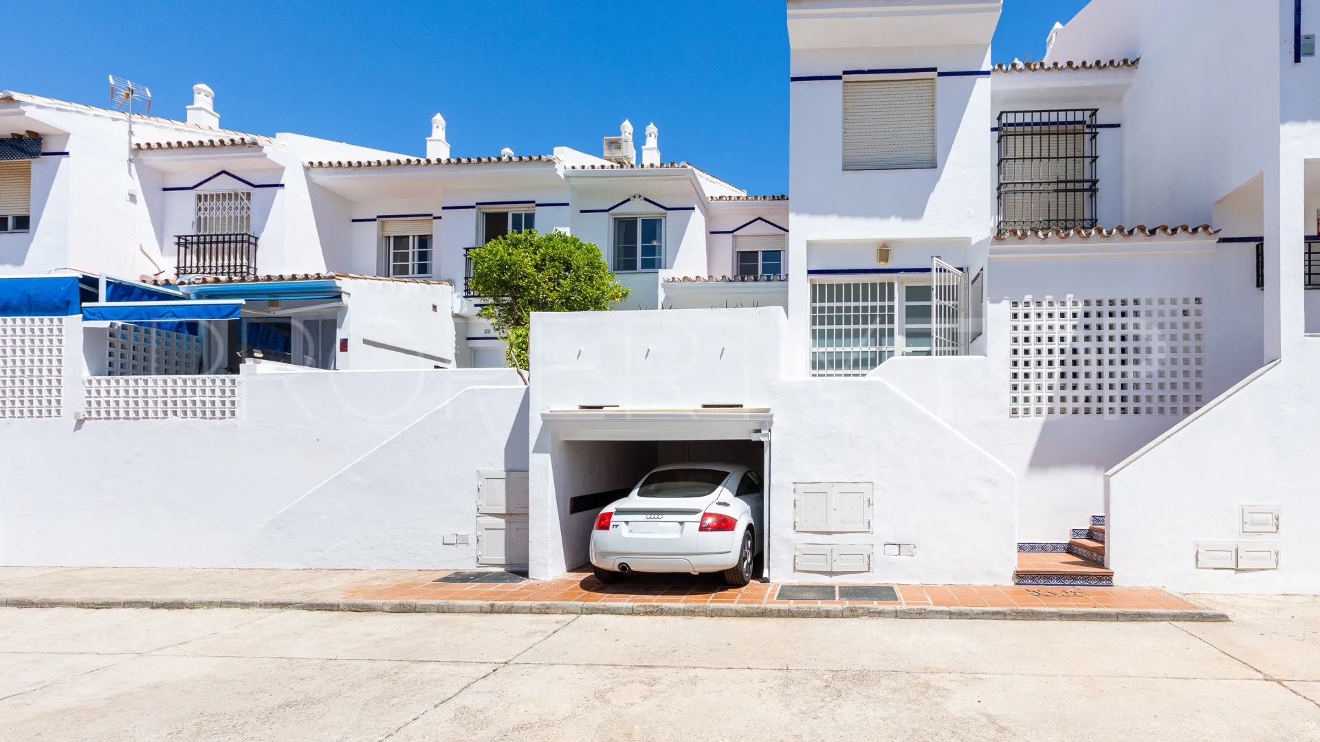 For sale Calahonda 4 bedrooms town house
