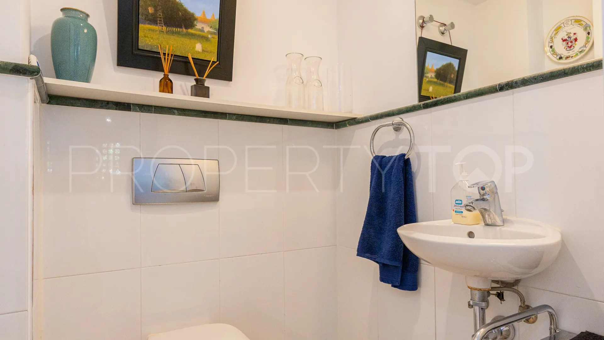Se vende apartamento con 2 dormitorios en Calahonda
