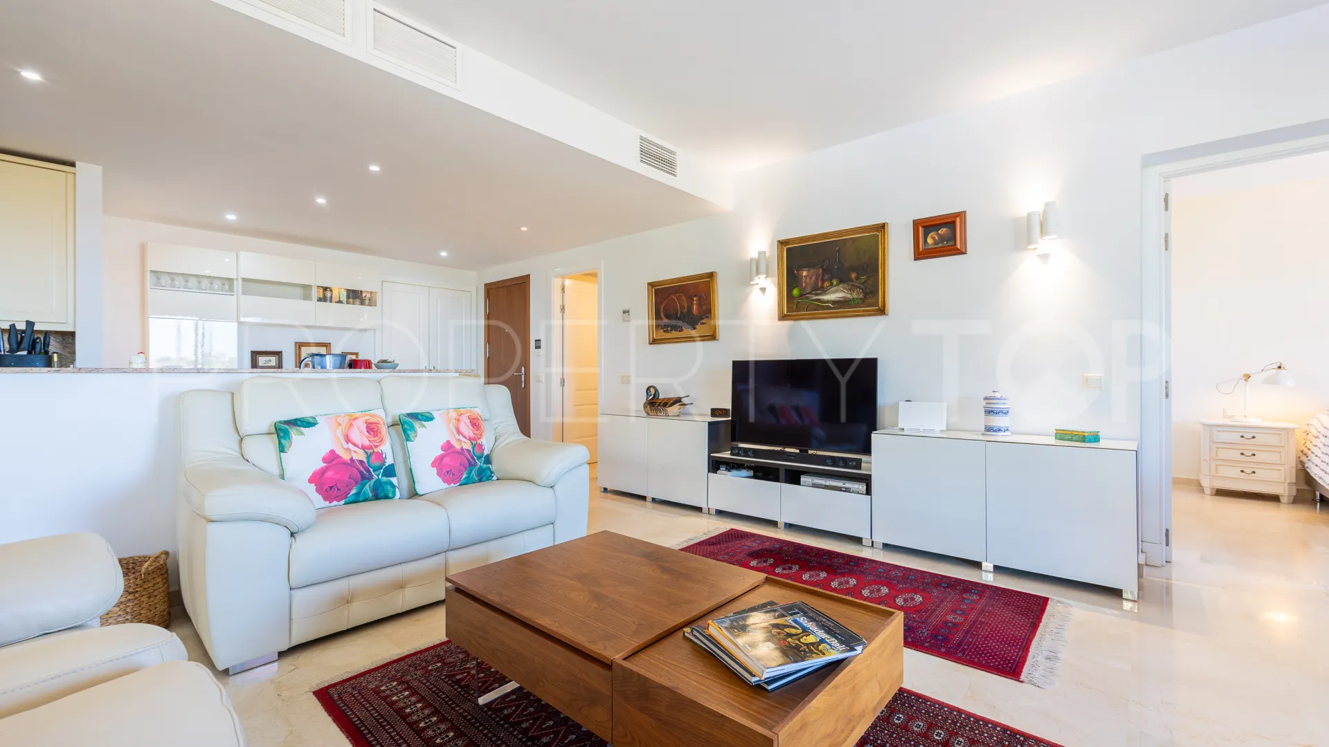 Se vende apartamento con 2 dormitorios en Calahonda