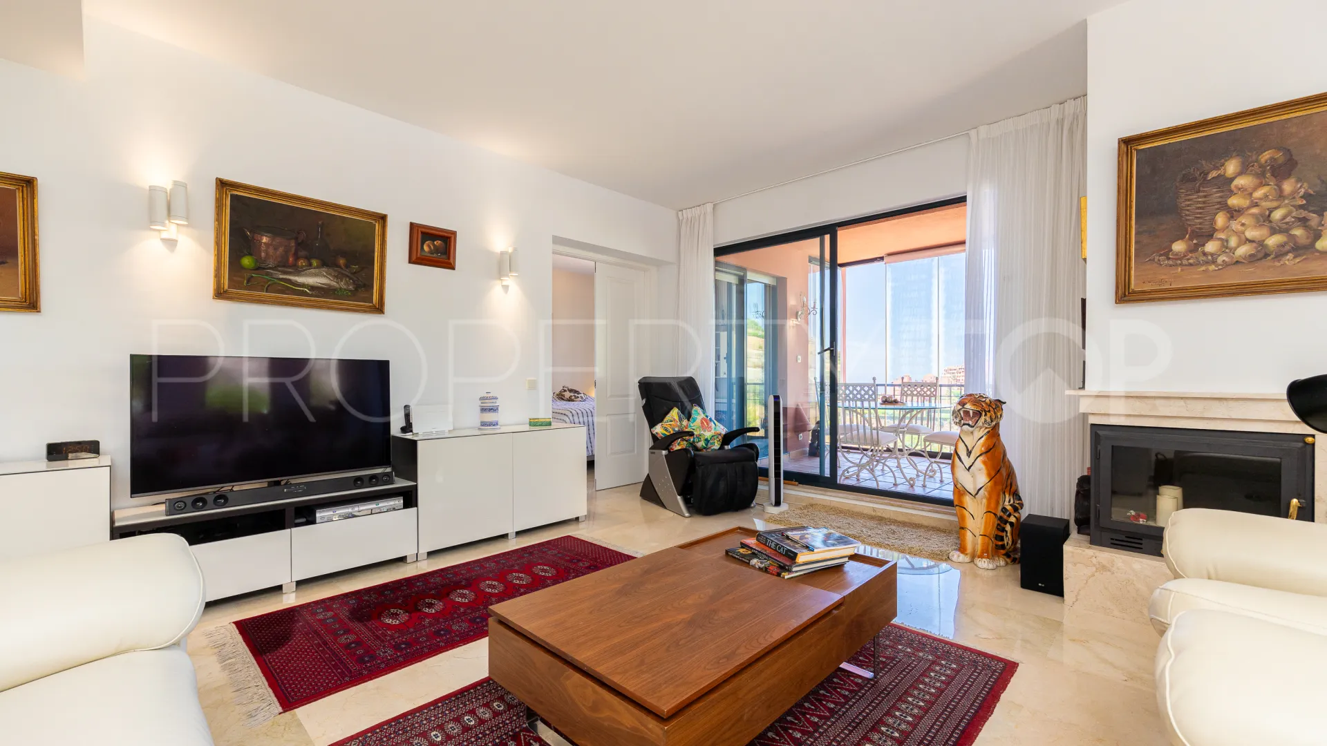 Se vende apartamento con 2 dormitorios en Calahonda