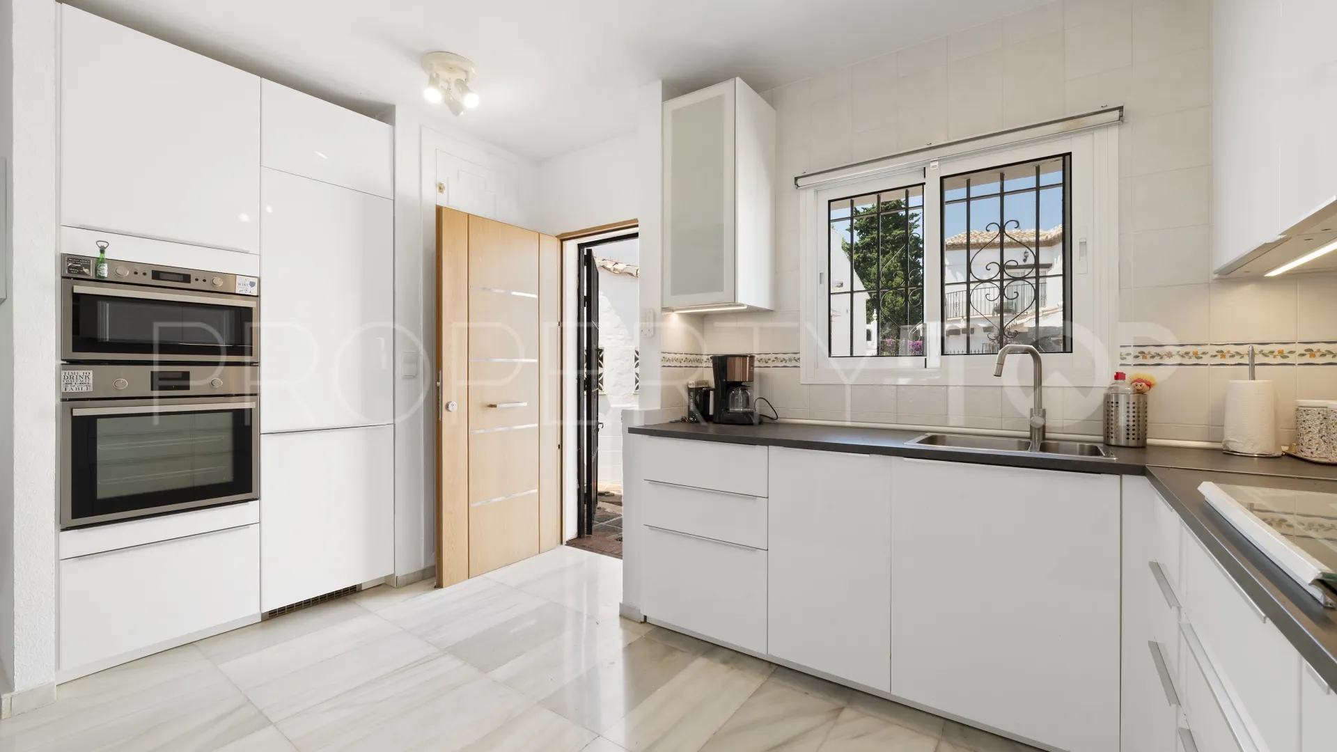 For sale 3 bedrooms villa in Calahonda