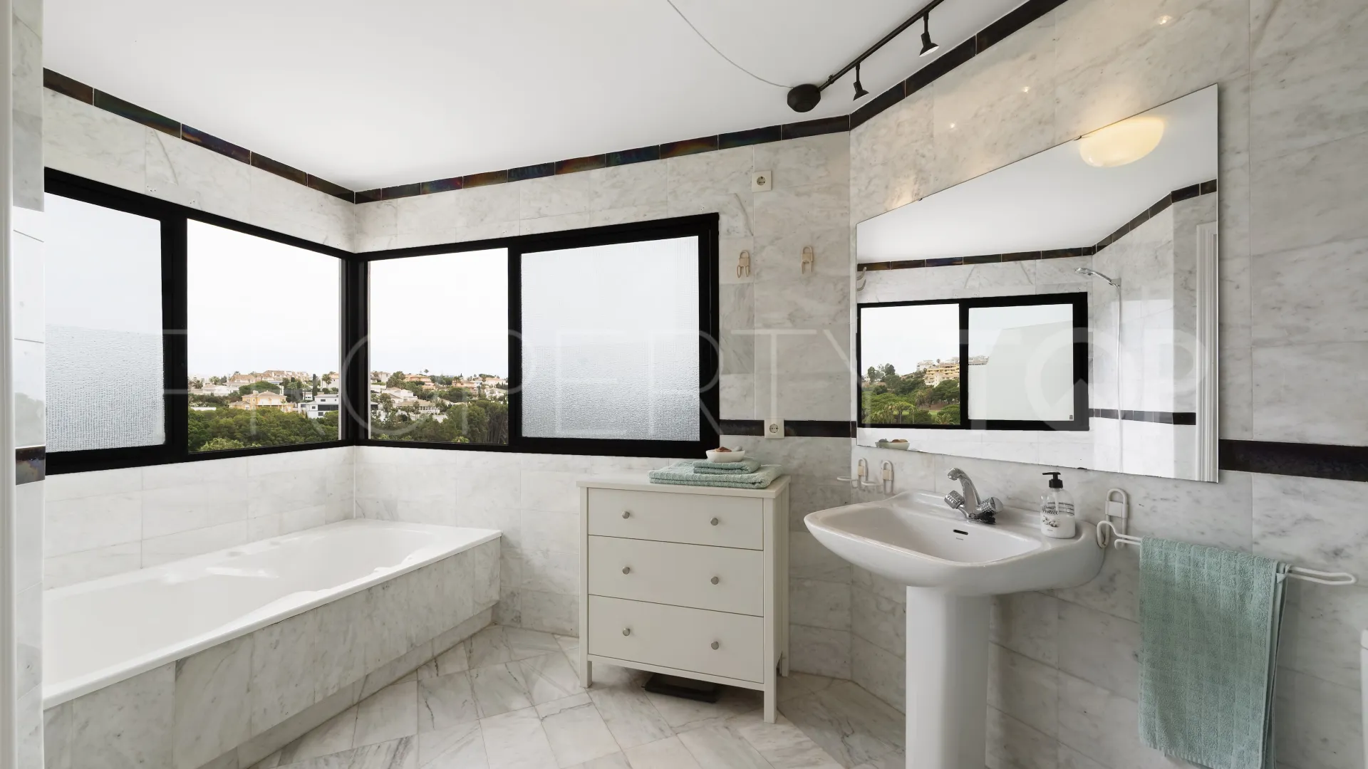 Town house for sale in Torrequebrada with 2 bedrooms
