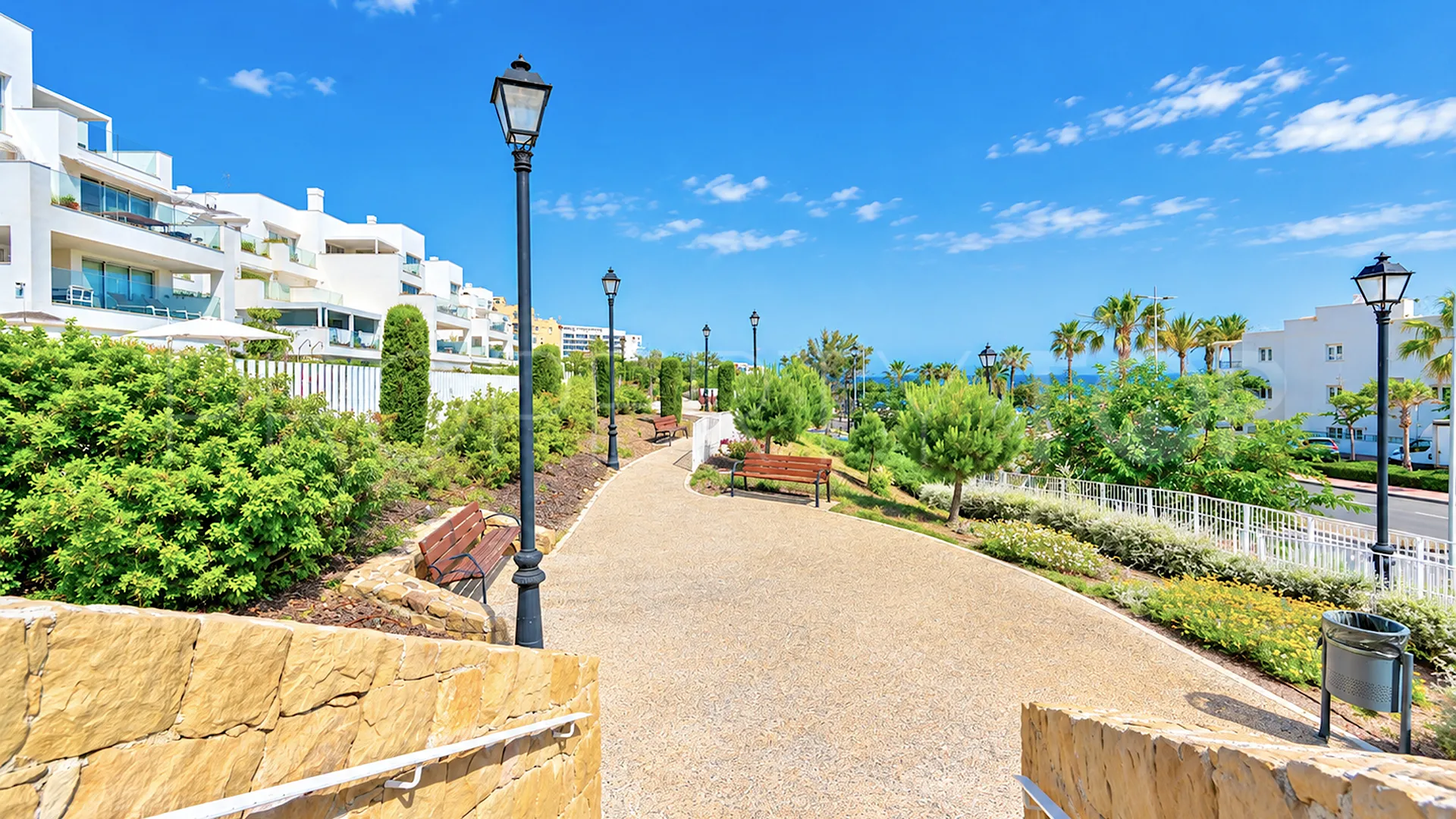 For sale apartment in Torrequebrada