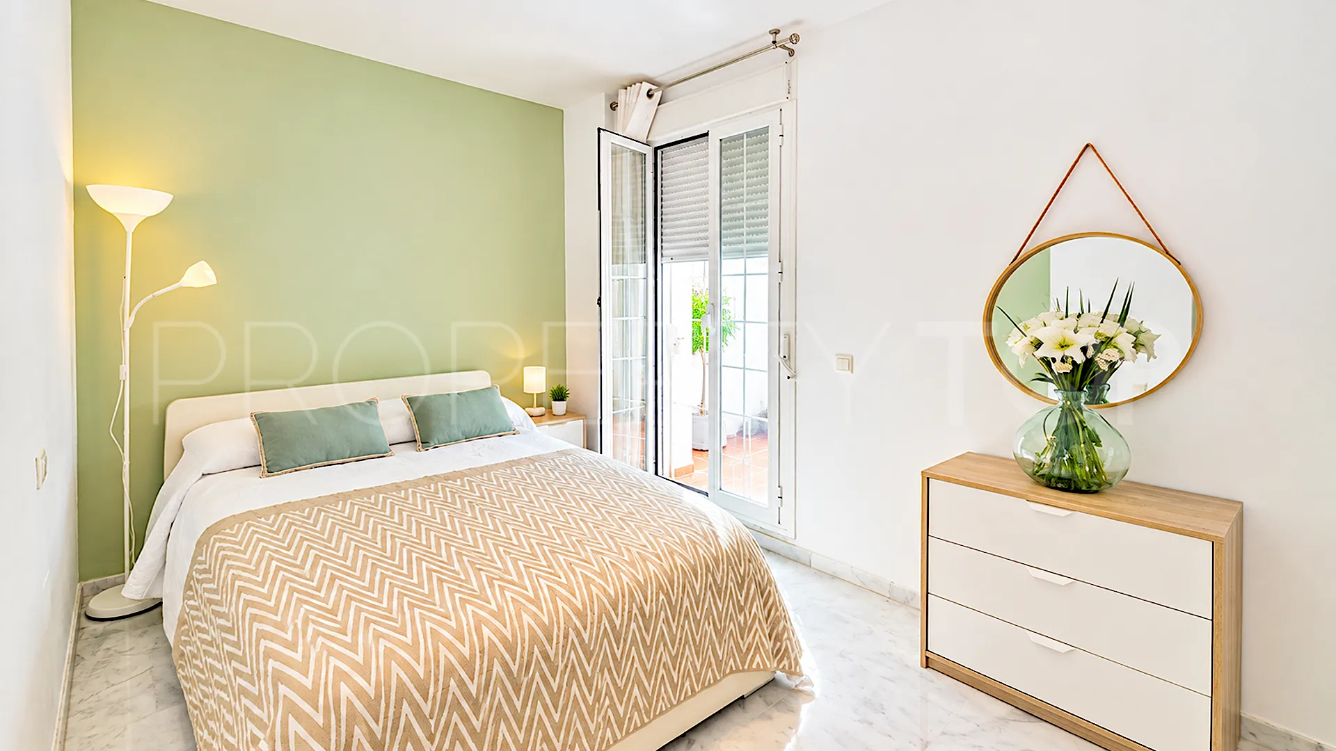 For sale apartment in Torrequebrada