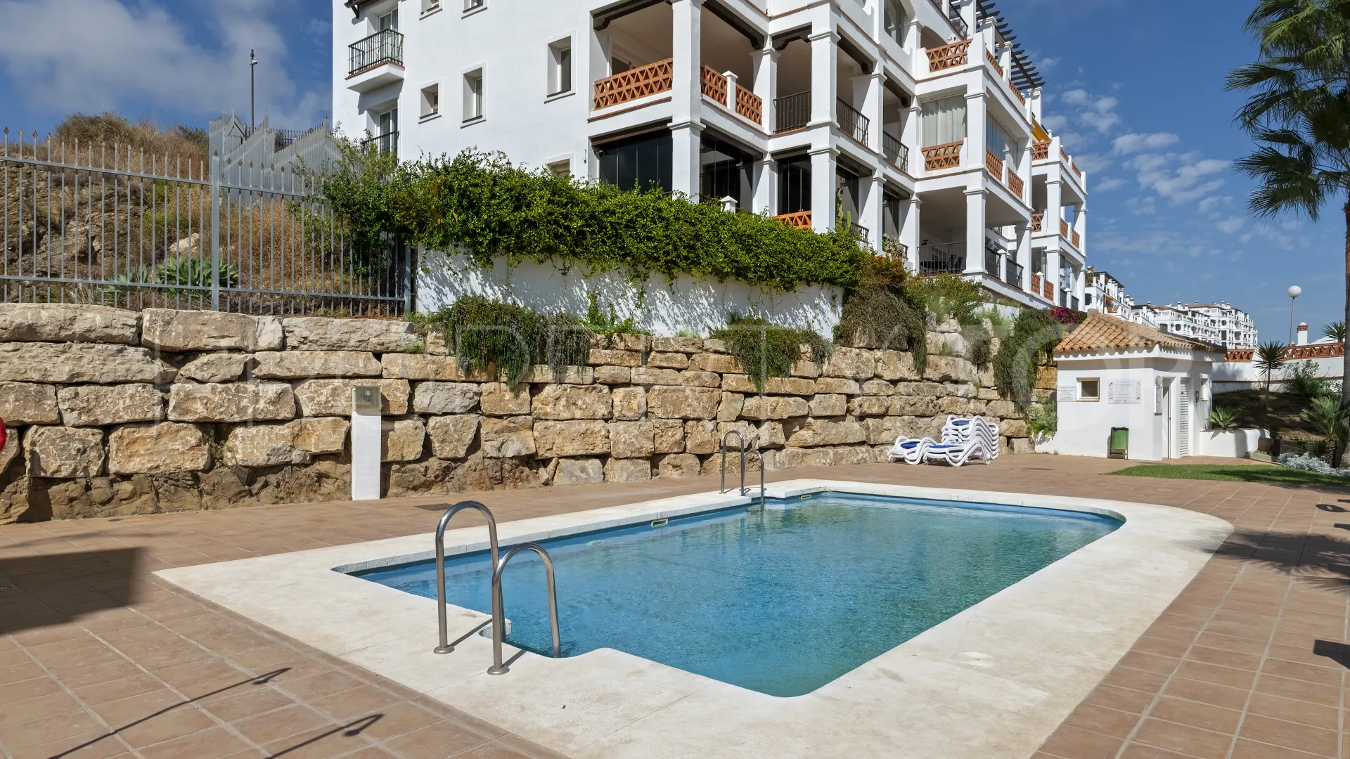 Penthouse for sale in Calahonda with 2 bedrooms