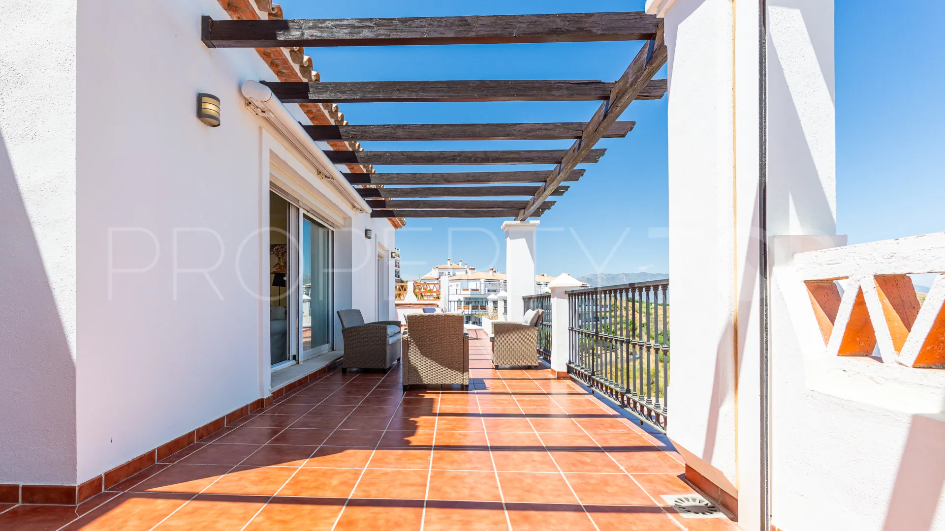 Penthouse for sale in Calahonda with 2 bedrooms