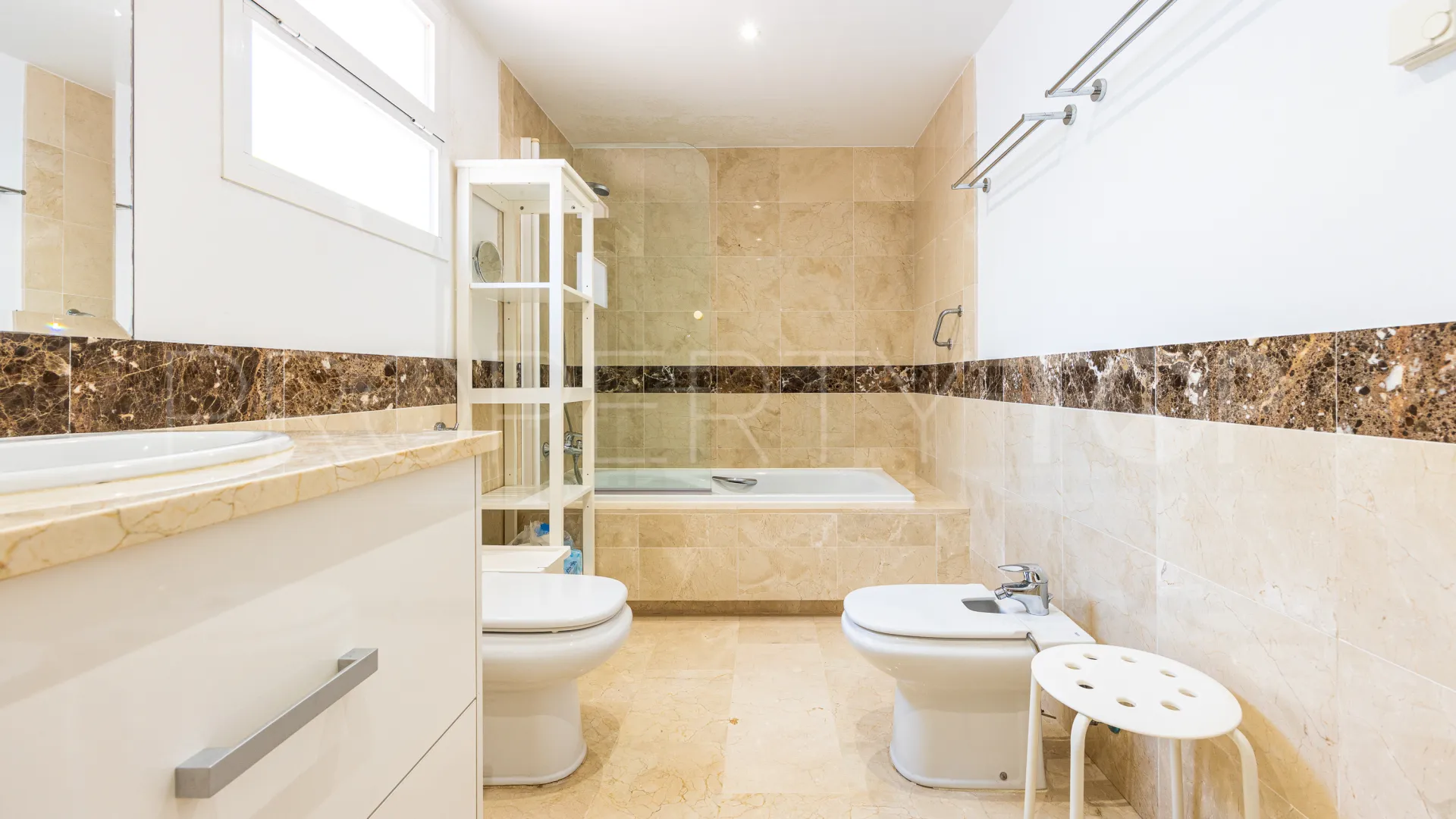 Penthouse for sale in Calahonda with 2 bedrooms
