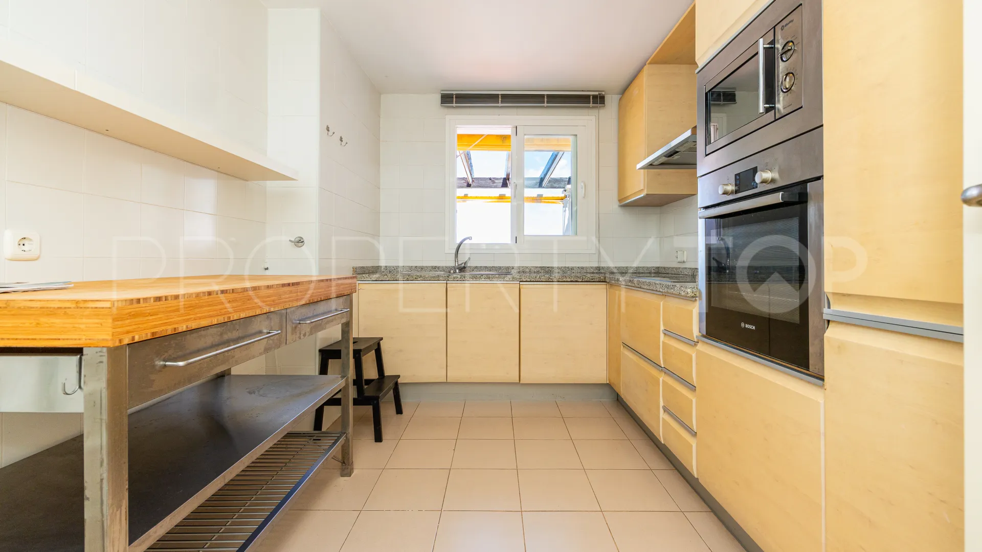 Penthouse for sale in Calahonda with 2 bedrooms