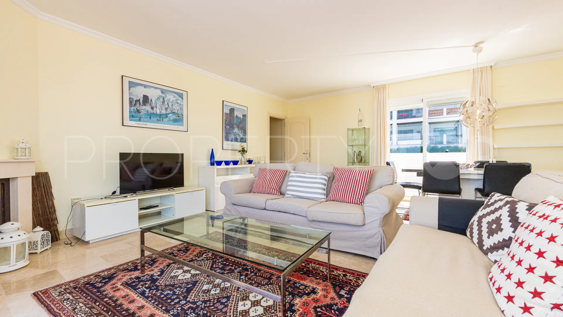 Penthouse for sale in Calahonda with 2 bedrooms