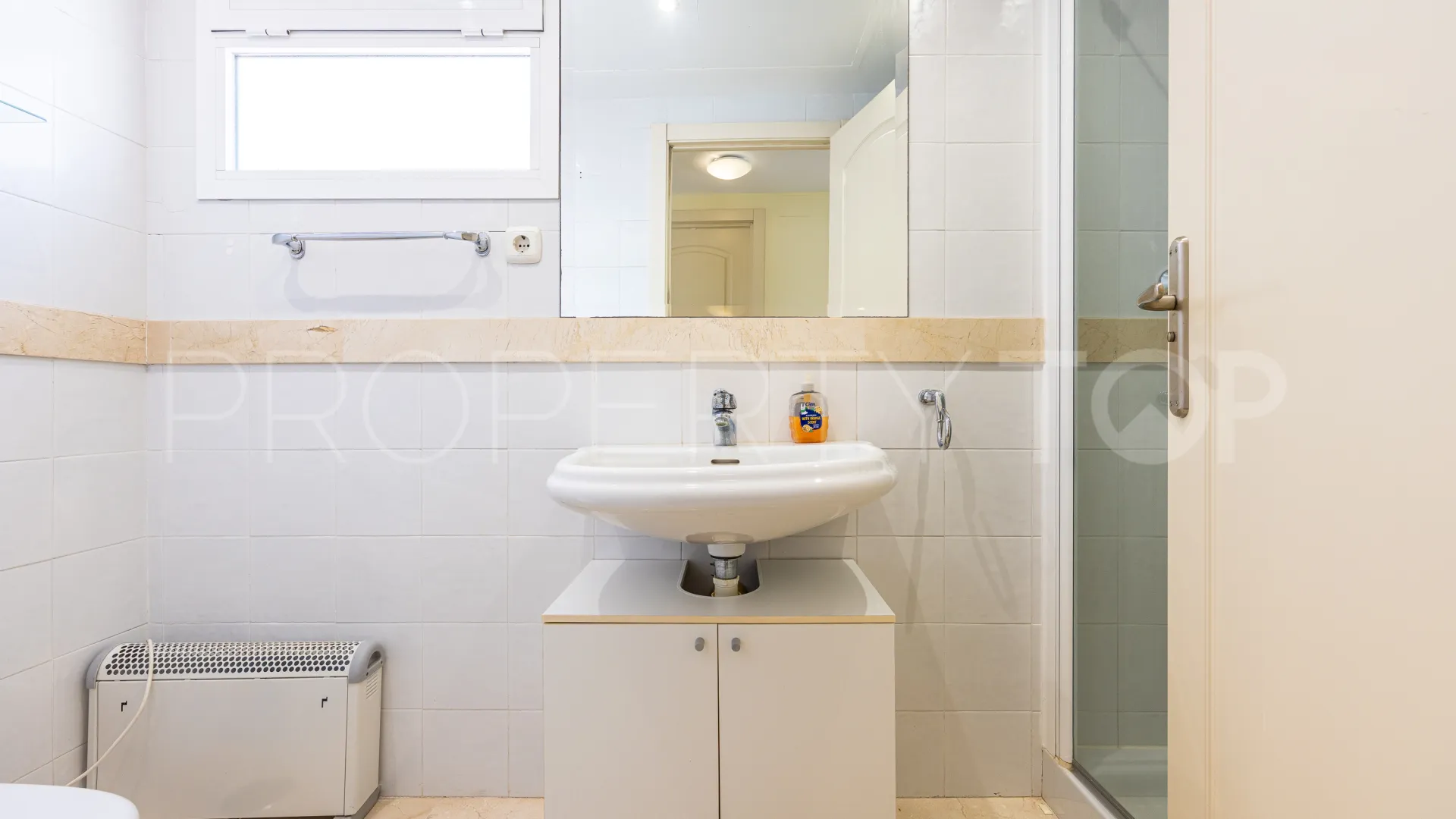 Penthouse for sale in Calahonda with 2 bedrooms