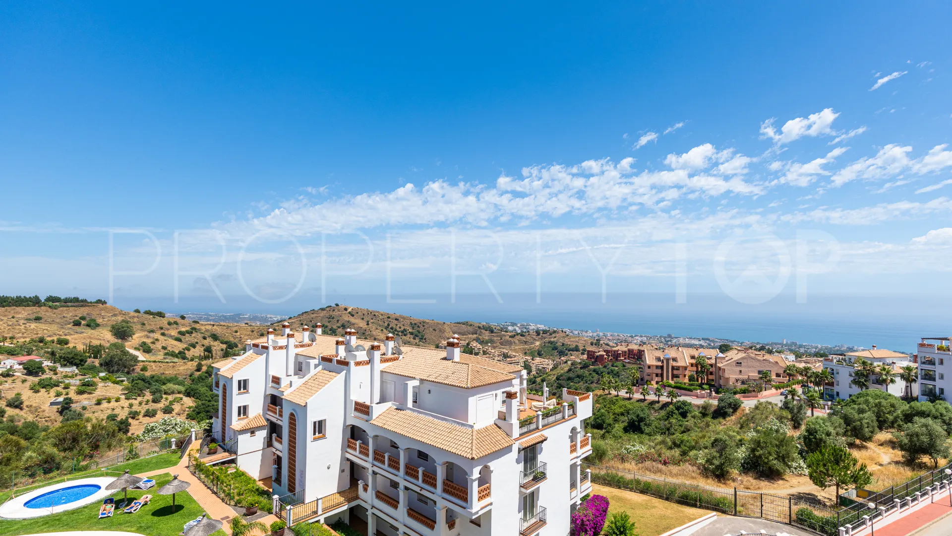Penthouse for sale in Calahonda with 2 bedrooms
