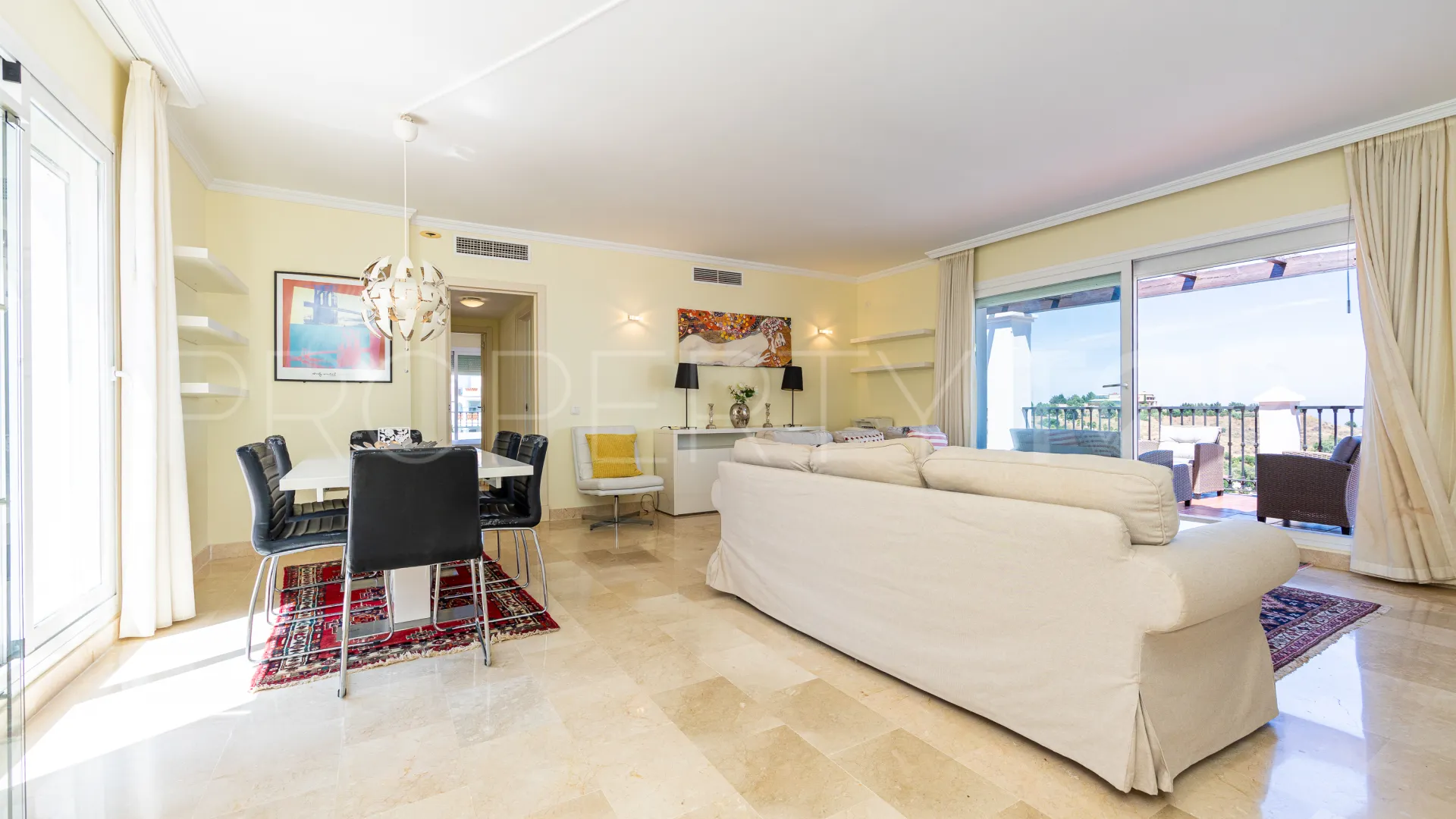 Penthouse for sale in Calahonda with 2 bedrooms