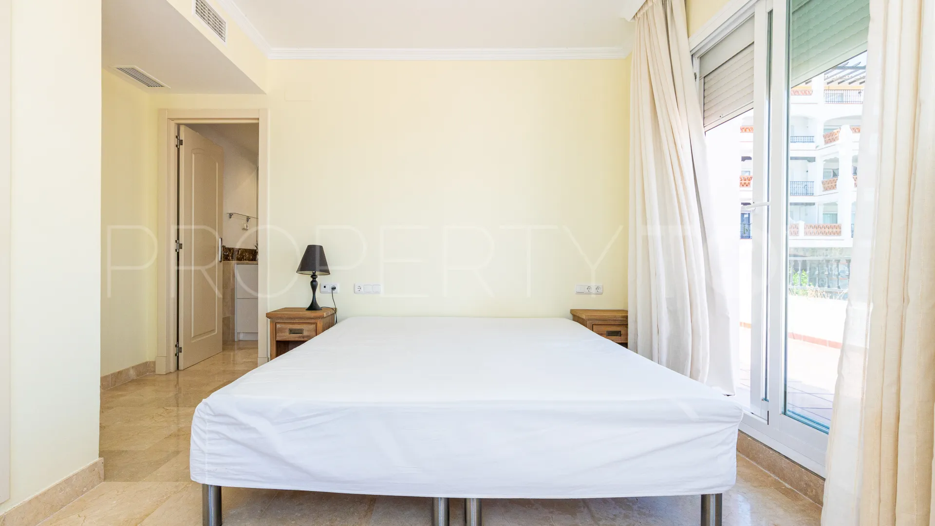 Penthouse for sale in Calahonda with 2 bedrooms