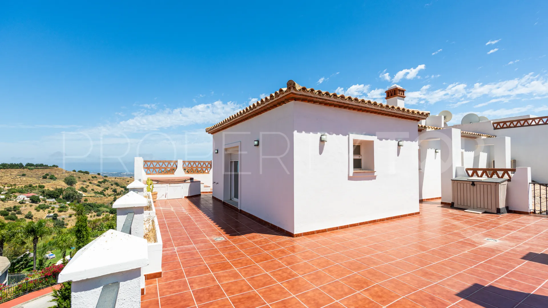 Penthouse for sale in Calahonda with 2 bedrooms
