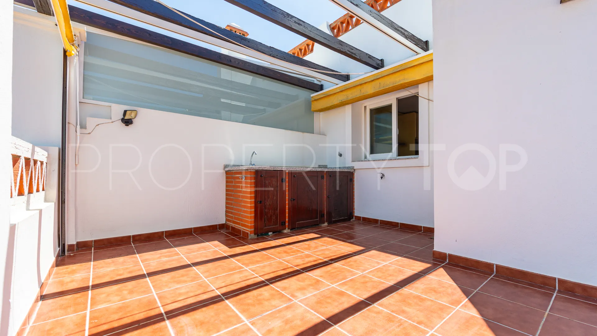 Penthouse for sale in Calahonda with 2 bedrooms