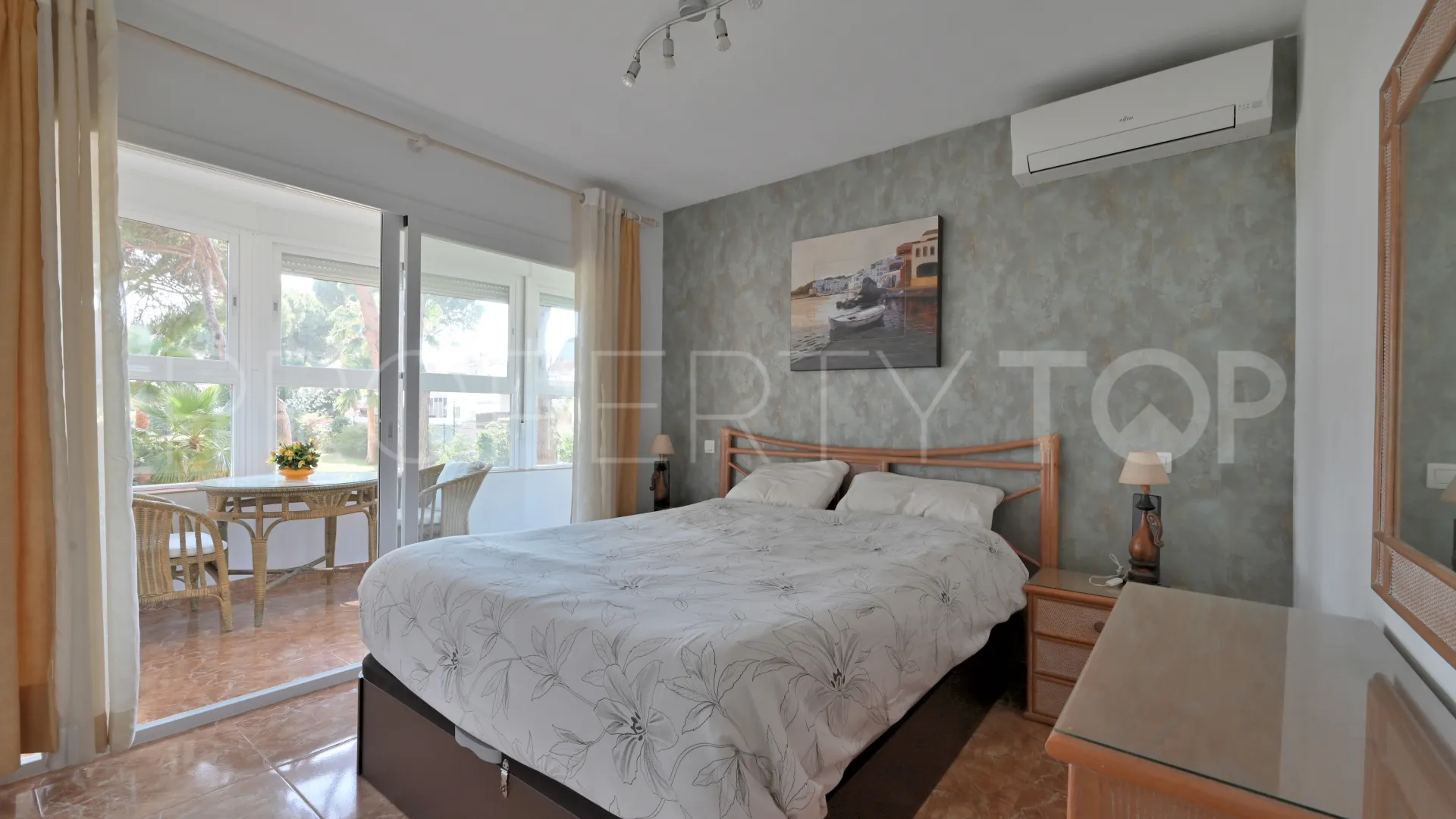 Calahonda, apartamento con 2 dormitorios en venta