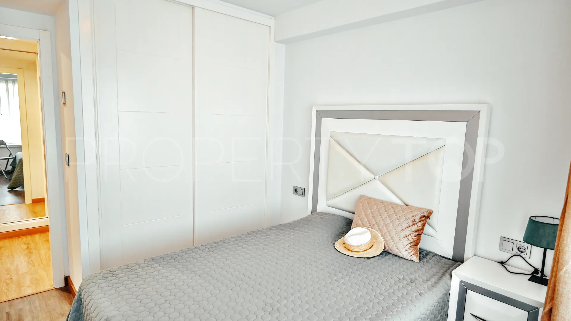 Apartment with 2 bedrooms for sale in La Carihuela